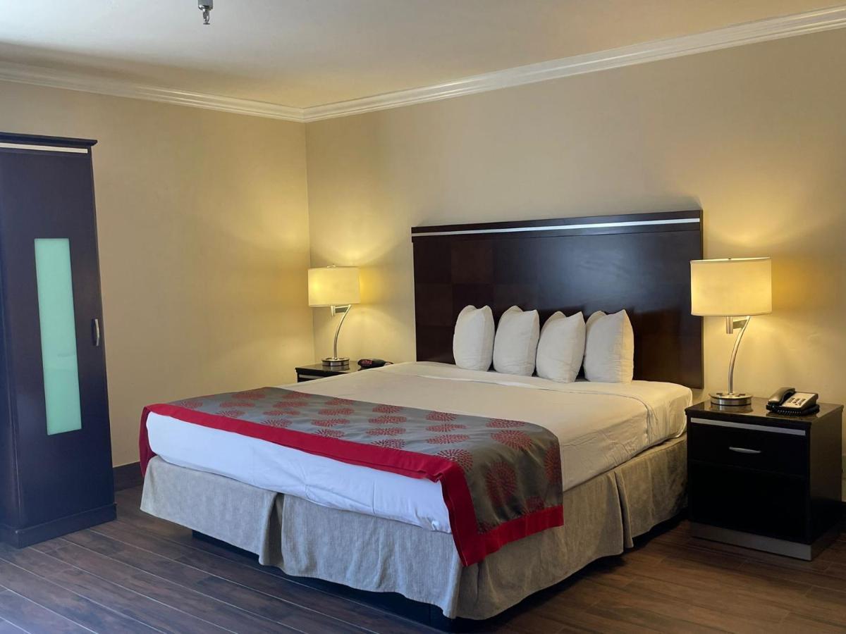 Ramada By Wyndham San Diego Poway Miramar Exteriör bild