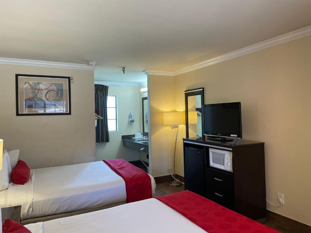 Ramada By Wyndham San Diego Poway Miramar Exteriör bild