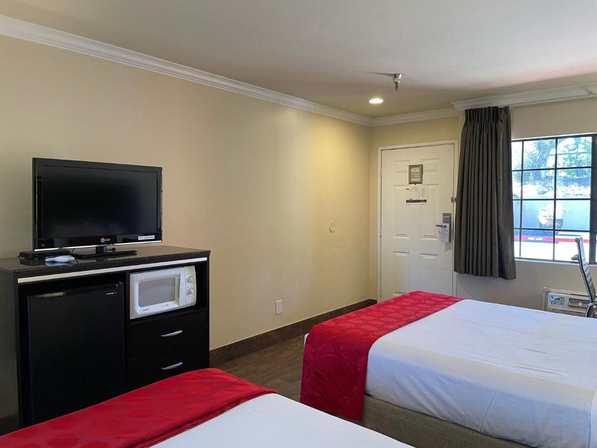 Ramada By Wyndham San Diego Poway Miramar Exteriör bild
