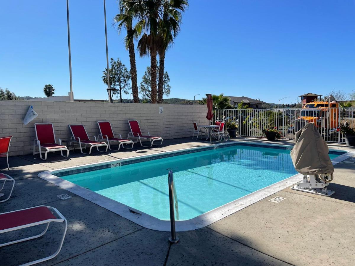 Ramada By Wyndham San Diego Poway Miramar Exteriör bild