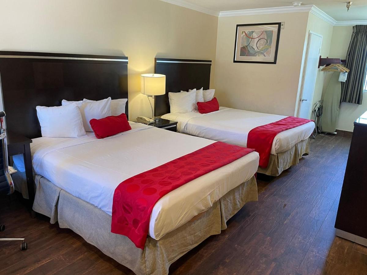 Ramada By Wyndham San Diego Poway Miramar Exteriör bild
