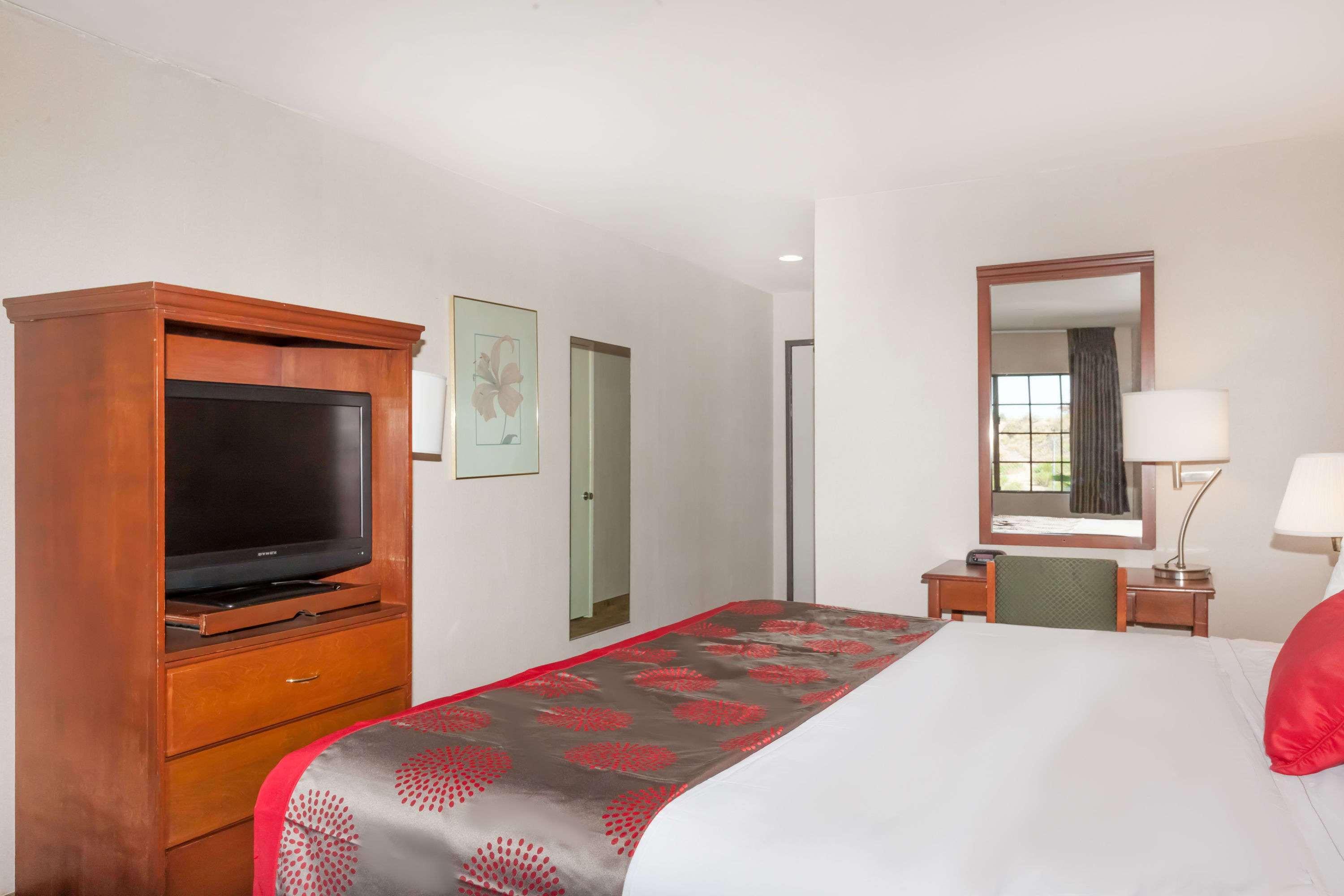 Ramada By Wyndham San Diego Poway Miramar Exteriör bild