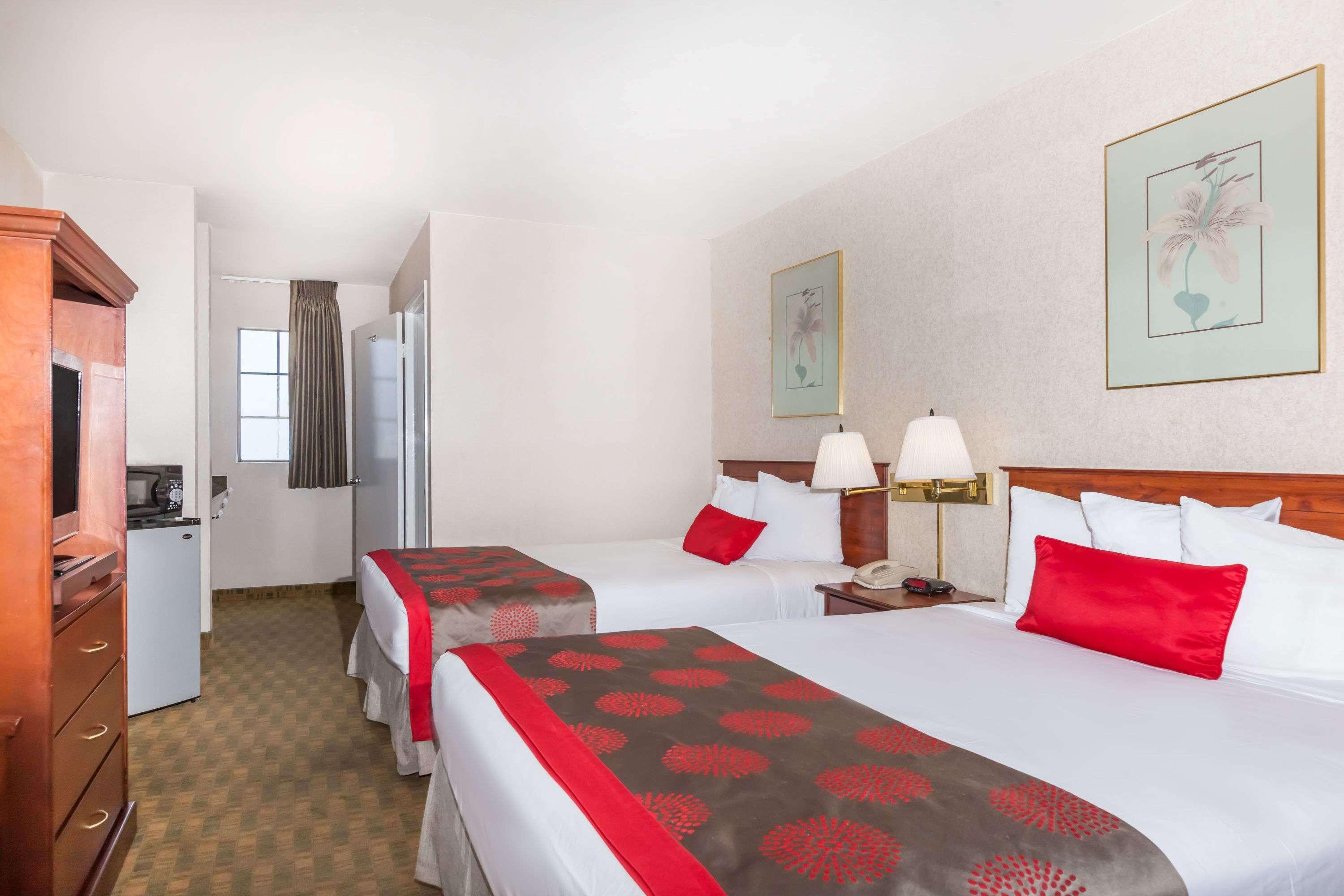 Ramada By Wyndham San Diego Poway Miramar Exteriör bild