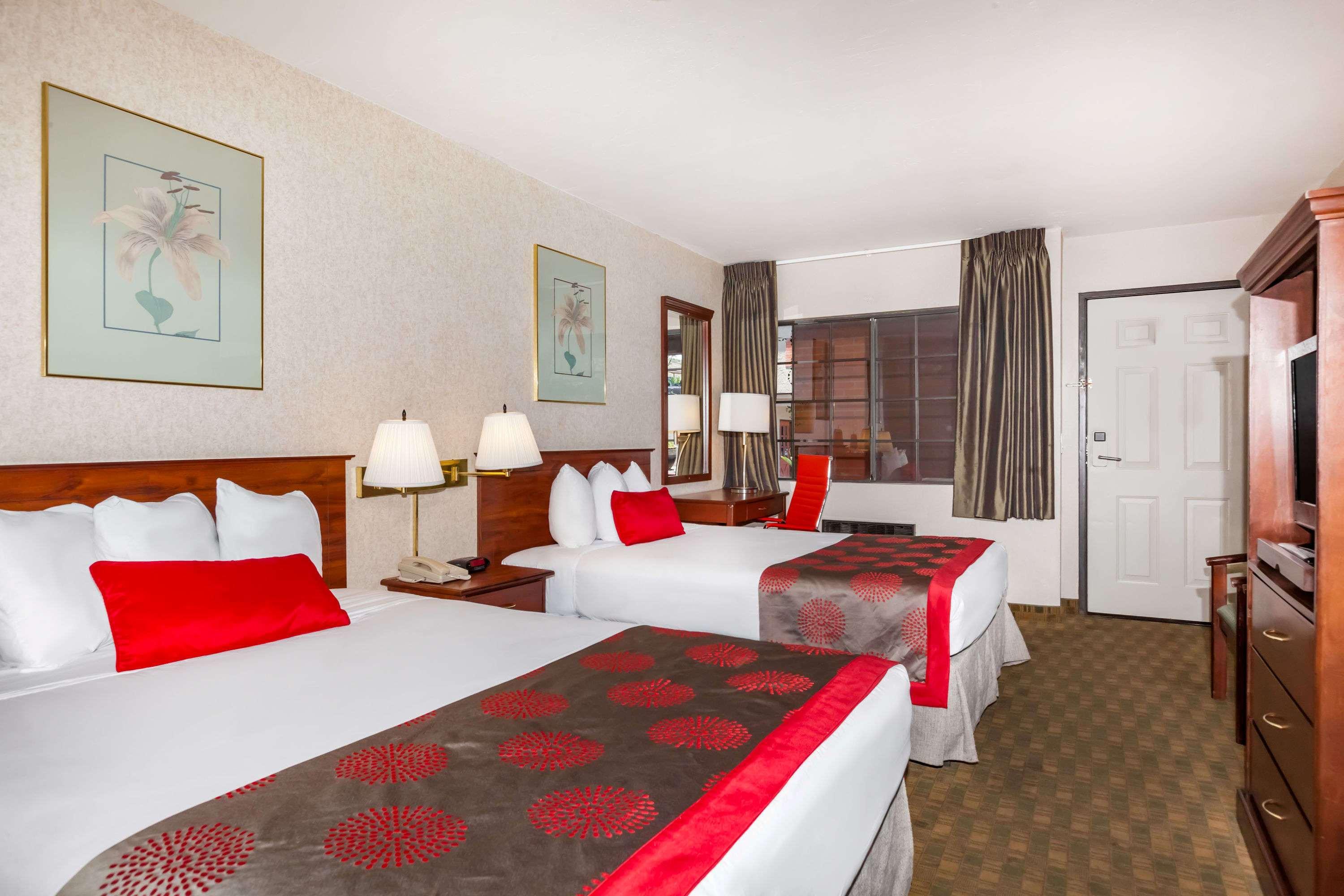 Ramada By Wyndham San Diego Poway Miramar Exteriör bild