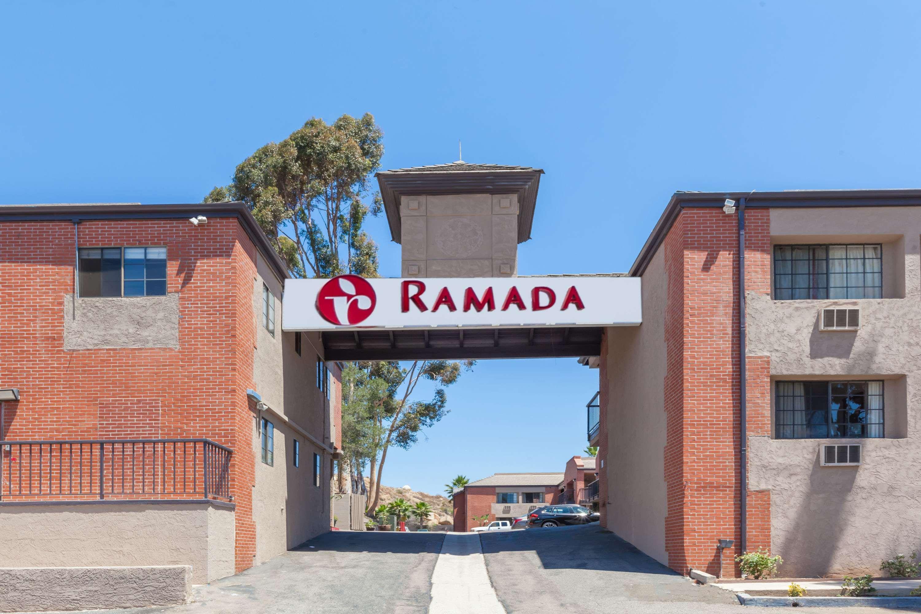 Ramada By Wyndham San Diego Poway Miramar Exteriör bild