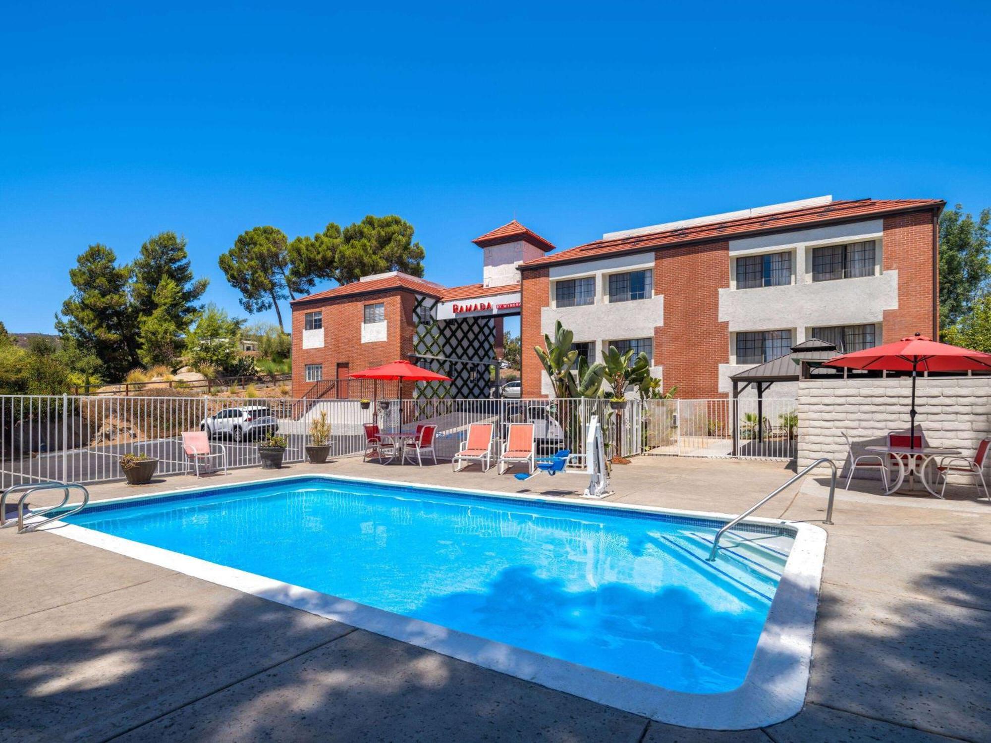 Ramada By Wyndham San Diego Poway Miramar Exteriör bild
