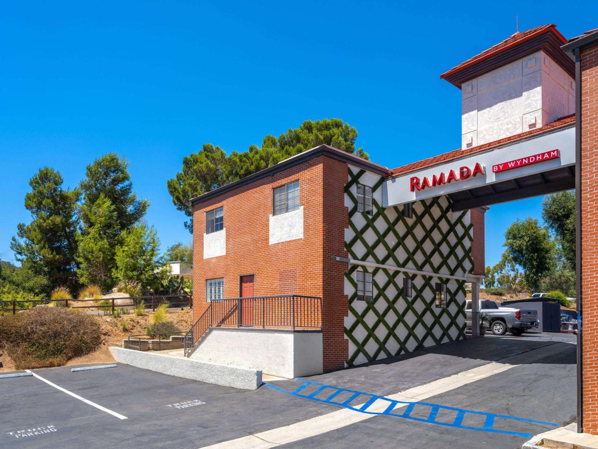 Ramada By Wyndham San Diego Poway Miramar Exteriör bild