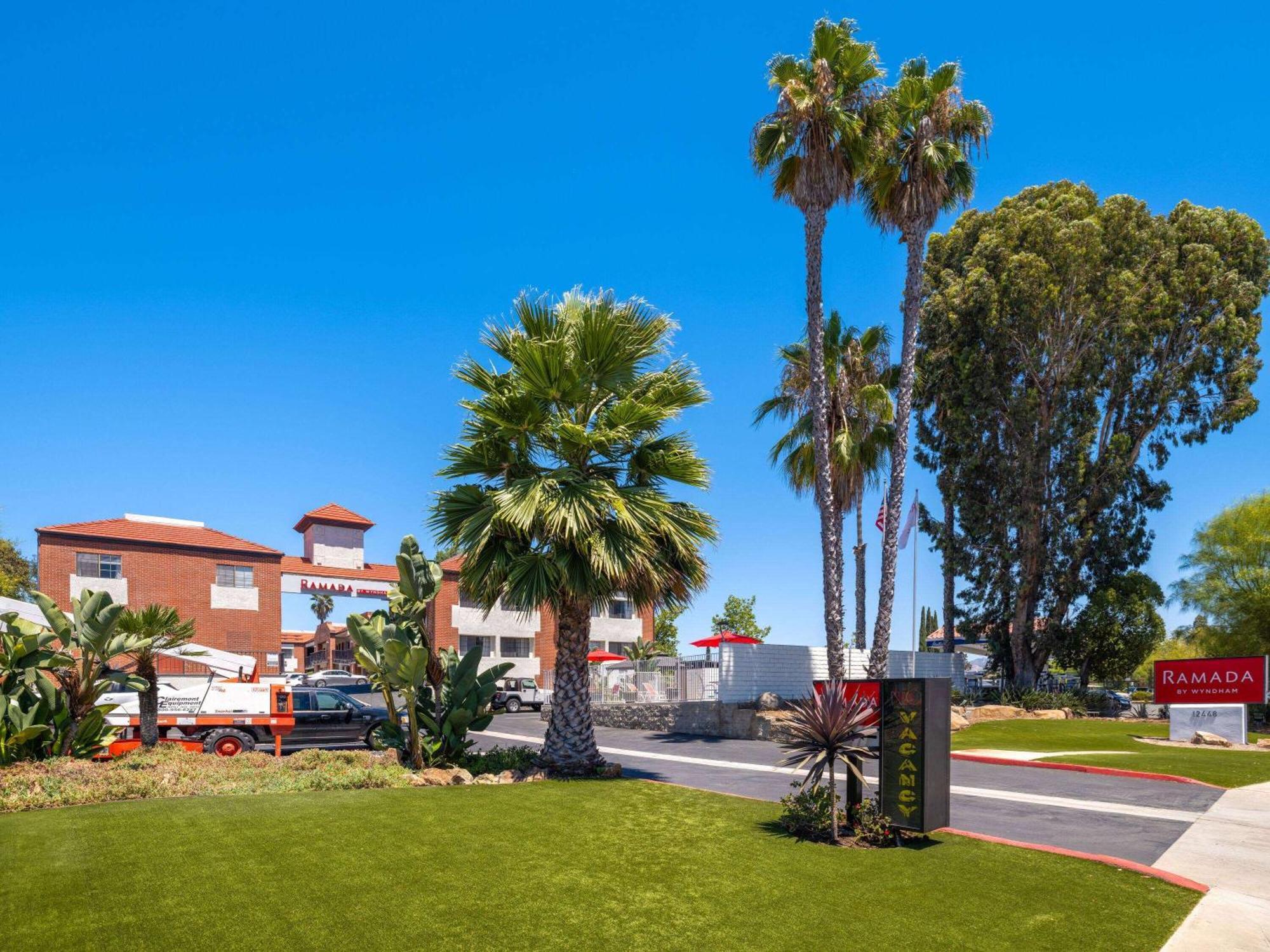Ramada By Wyndham San Diego Poway Miramar Exteriör bild
